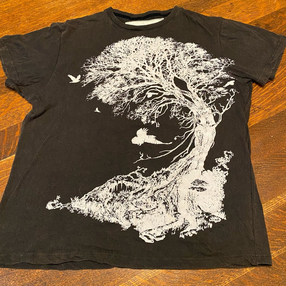 Men’s Large Austus Graphic Tee